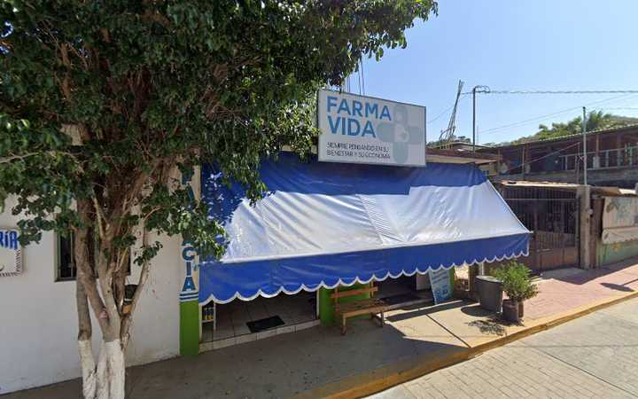 Fotografia tomada fuera de FARMA VIDA - Farmacia en Santa María Colotepec, Oax.