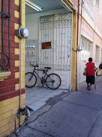 Fotografia tomada fuera de Farma Naturista - Tienda de medicinas naturales en Guadalajara, Jal.
