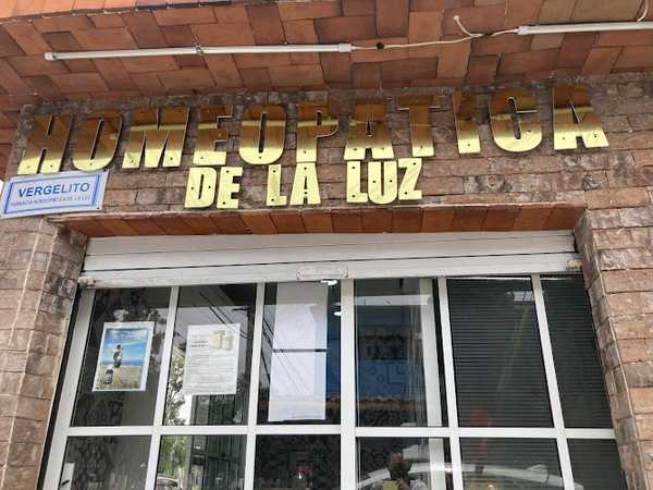 Fotografia tomada fuera de FARMACIA HOMEOPATICA DE LA LUZ - Tienda de comestibles, periódicos y medicamentos en Cdad. Nezahualcóyotl, Edomex.