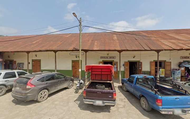 Fotografia tomada fuera de Farmacia Santa Teresa - Farmacia en San Martín Chalchicuautla, S.L.P.