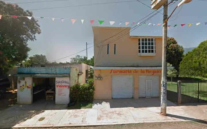 Fotografia tomada fuera de Farmacia De La Región - Farmacia en Pajapan, Ver.