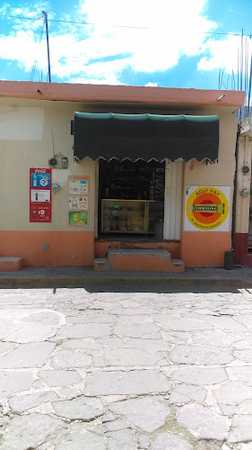 Fotografia tomada fuera de Farmacia Gonzalez - Pharmacy en Temascalcingo de José María Velasco, Edomex.