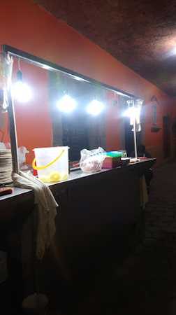 Fotografia tomada fuera de hamburguesas los portales - Tienda naturista en Teotihuacán de Arista, Edomex.
