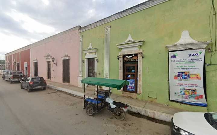 Fotografia tomada fuera de Farmacias YZA - Farmacia en Hecelchakán, Camp.