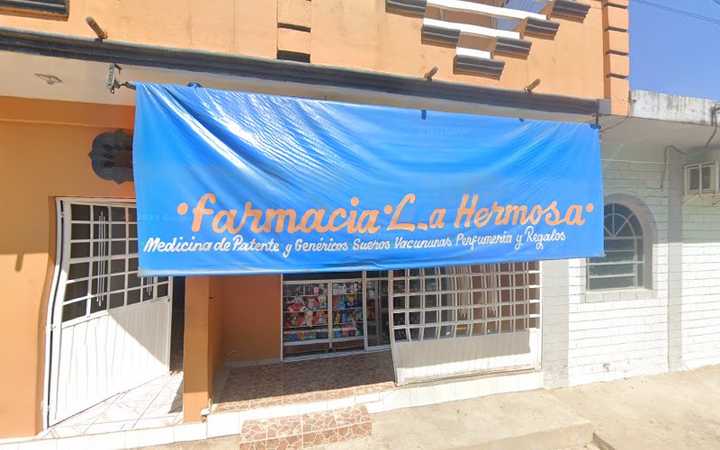 Fotografia tomada fuera de farmacia La Hermosa - Farmacia en Ixtapangajoya, Chis.