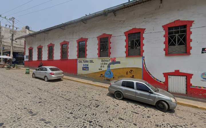 Fotografia tomada fuera de Unidad Basica De Rehabilitacion San Bartolo Tutotepec, Hgo - Public medical center en Ejido del Centro, Hgo.