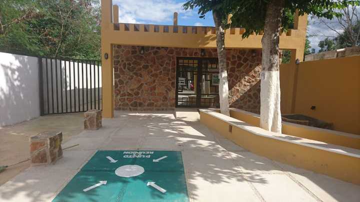 Fotografia tomada fuera de CEMOC Clinica de Especialidades Médicas Ocaña - Clínica especializada en Acanceh, Yuc.
