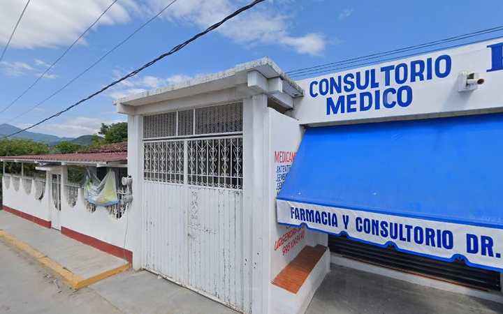 Fotografia tomada fuera de Farmacia Y Consultorio Dr.López - Farmacia en Magdalena Tequisistlán, Oax.