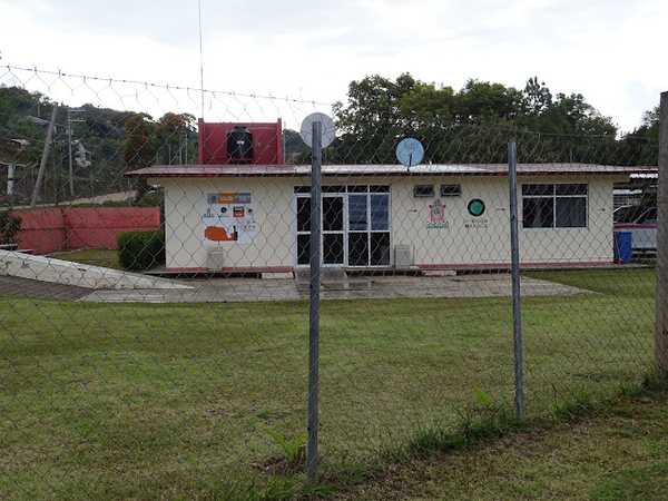 Fotografia tomada fuera de Centro de Salud - Centro de salud comunitario en Yutanduchi de Guerrero, Oax.