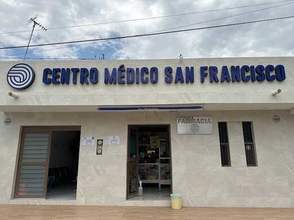 Fotografia tomada fuera de Centro Médico y Farmacia San Francisco - Farmacia en Cedral, S.L.P.