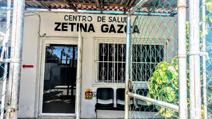 Fotografia tomada fuera de centro De Salud Zetina Gaszca - Hospital en Puerto Morelos, Q.R.