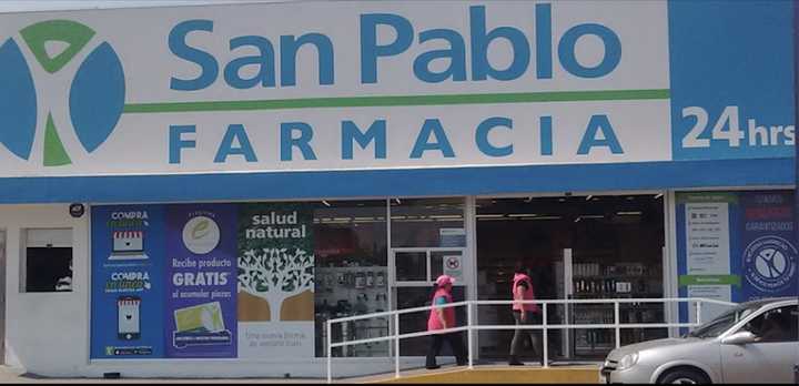 Fotografia tomada fuera de Farmacia San Pablo Plaza Jardines - Farmacia en Estado De México, Edomex.