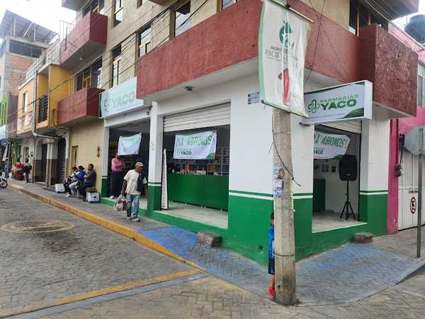 Fotografia tomada fuera de FARMACIAS YACO - Farmacia en Tlaltenango de Sánchez Román, Zac.