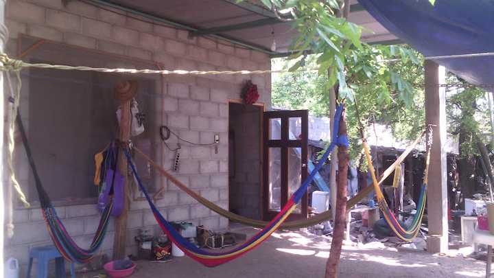 Fotografia tomada fuera de FARMACIA SANTA ROSA - Tienda de comestibles, periódicos y medicamentos en Santa María Jalapa del Marqués, Oax.