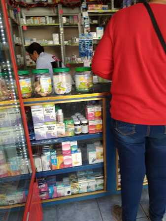 Fotografia tomada fuera de Farmacia genéricos y naturales - Farmacia en La Barca, Jal.