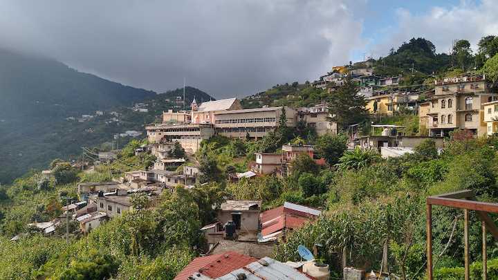Fotografia tomada fuera de San Jeronimo Tecoatl - Clínica ambulatoria en San Pedro Ocopetatillo, Oax.