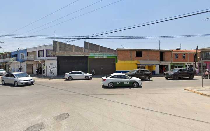 Fotografia tomada fuera de Club la Hora Feliz - Tienda naturista en San Luis Potosí, S.L.P.