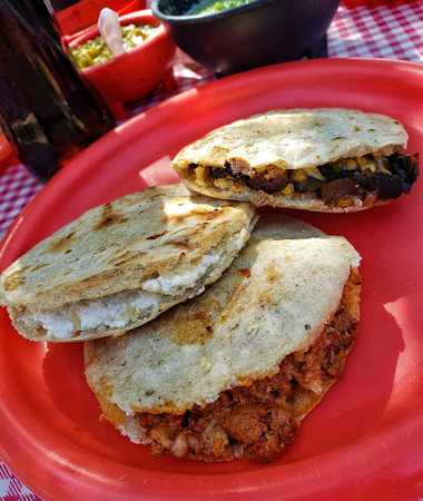 Fotografia tomada fuera de Gorditas san martin caballero - Tienda naturista en San Pedro Tlaquepaque, Jal.