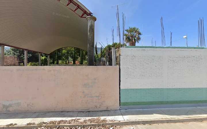 Fotografia tomada fuera de Centro de Salud - Centro de salud comunitario en San Pedro Teozacoalco, Oax.